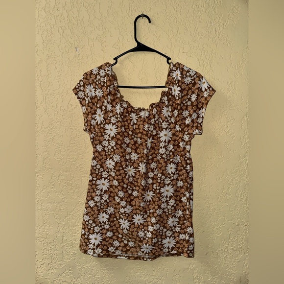 Floral Brown and White Women's Top No Boundaries XL - Picture 3 of 3